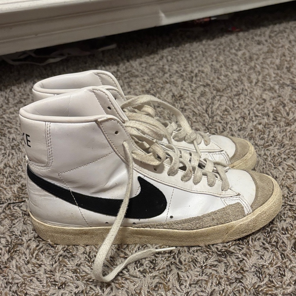 Nike White and Black High-Tops
